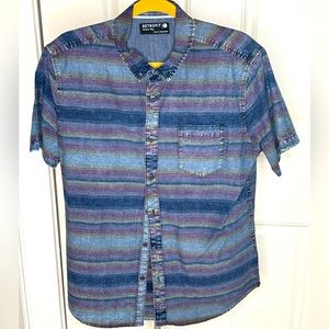 Retrofit brand, size Medium, blues&purple casual ss shirt